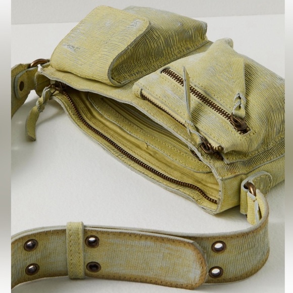 Weathered Wade Sling bag - Picture 3 of 9